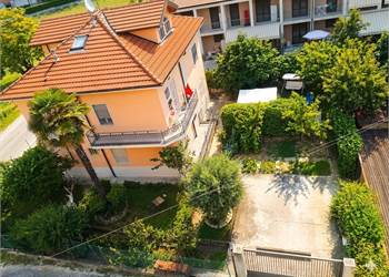 Elegante Villa bifamiliare